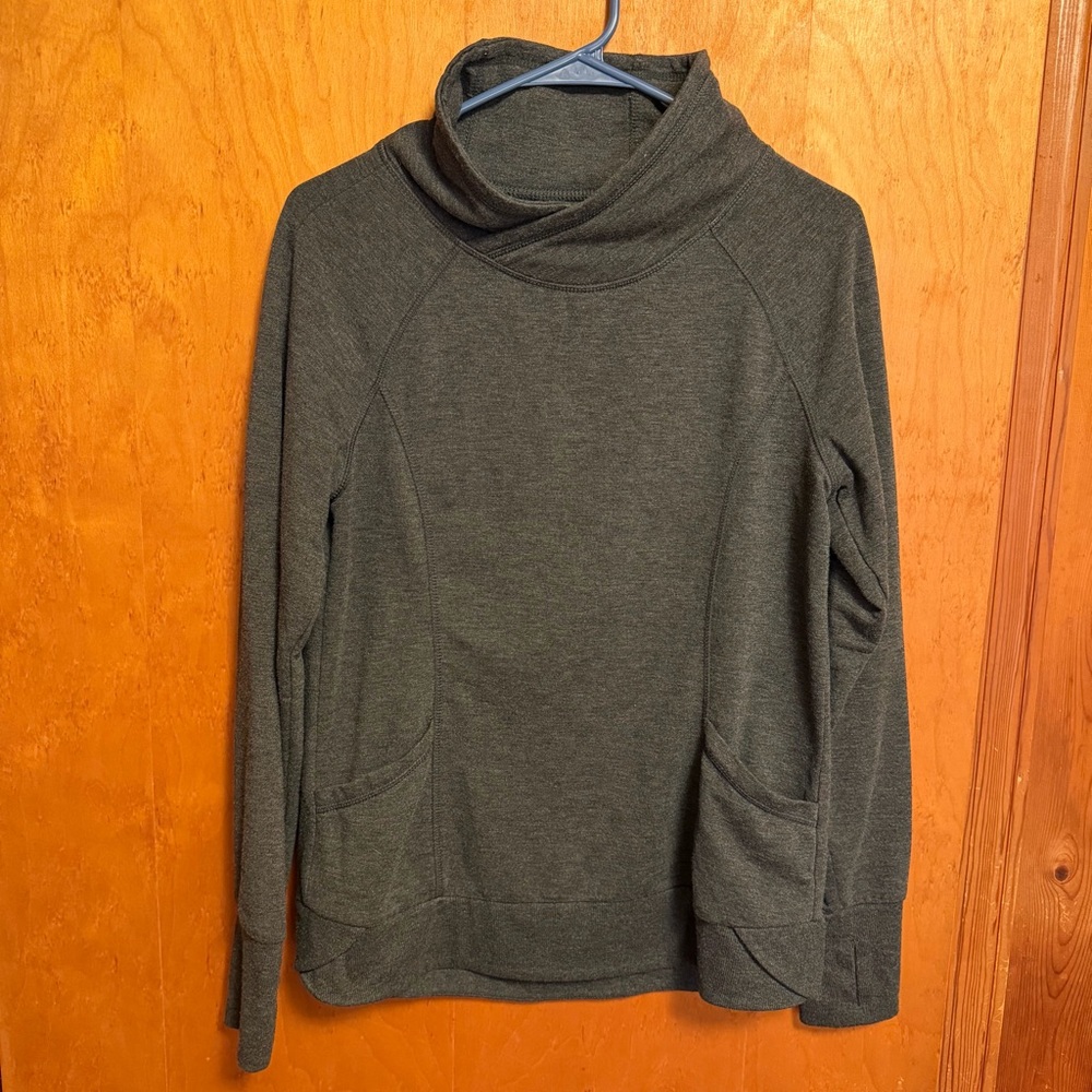 90 Degree By Reflex Gray Heather Top with Small White Logo